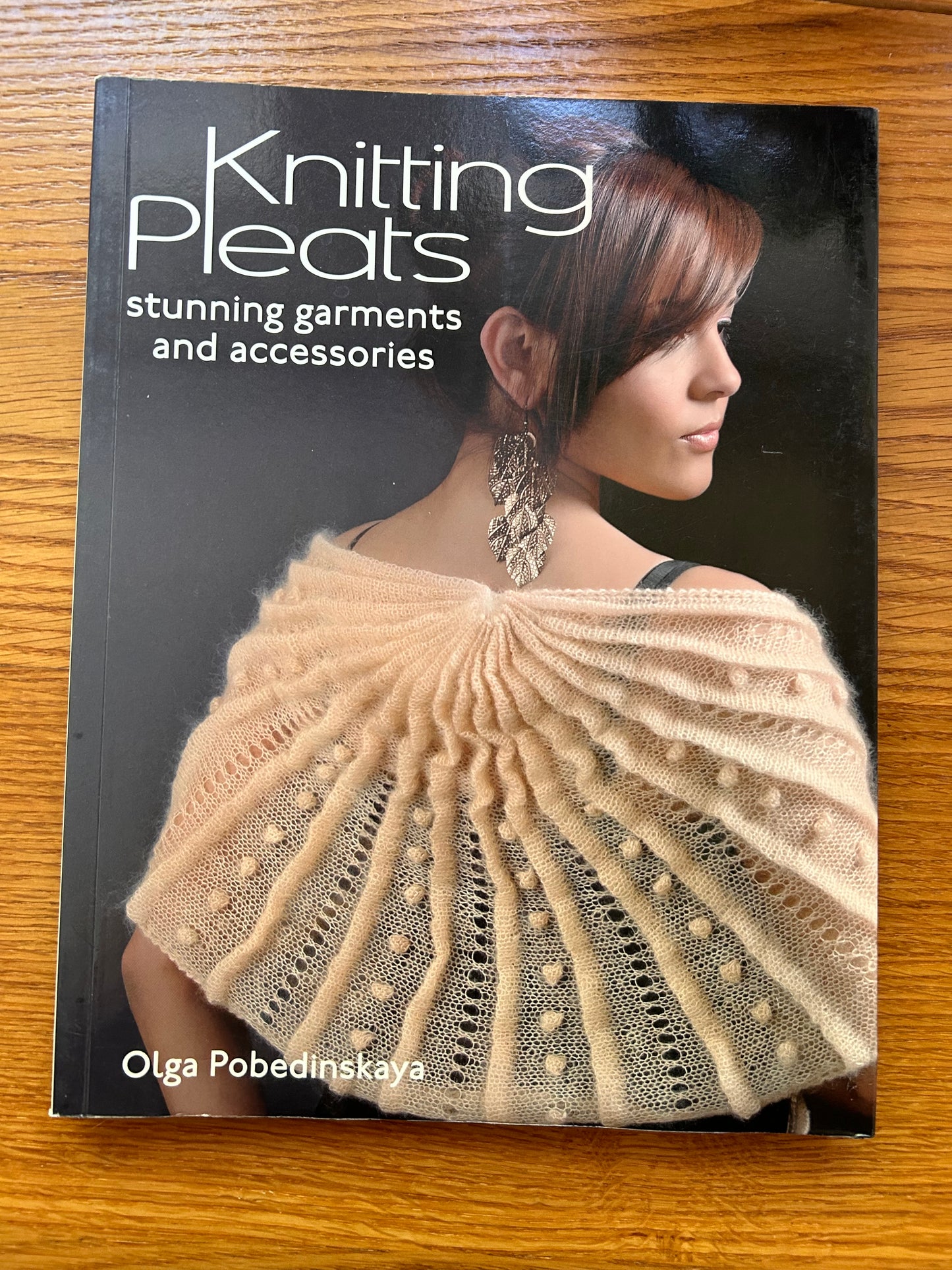 Knitting Pleats: Stunning Garments and Accessories