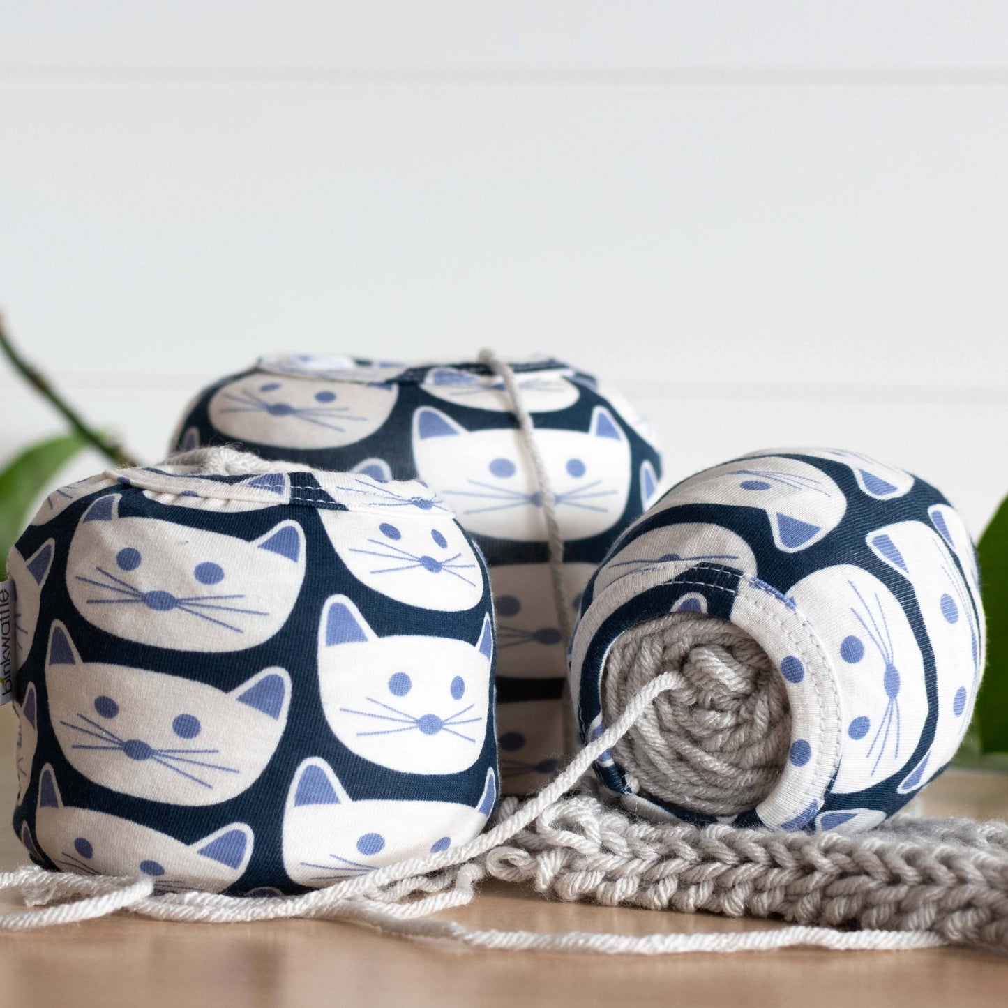 Kitty COZY CAKES Yarn Cozy