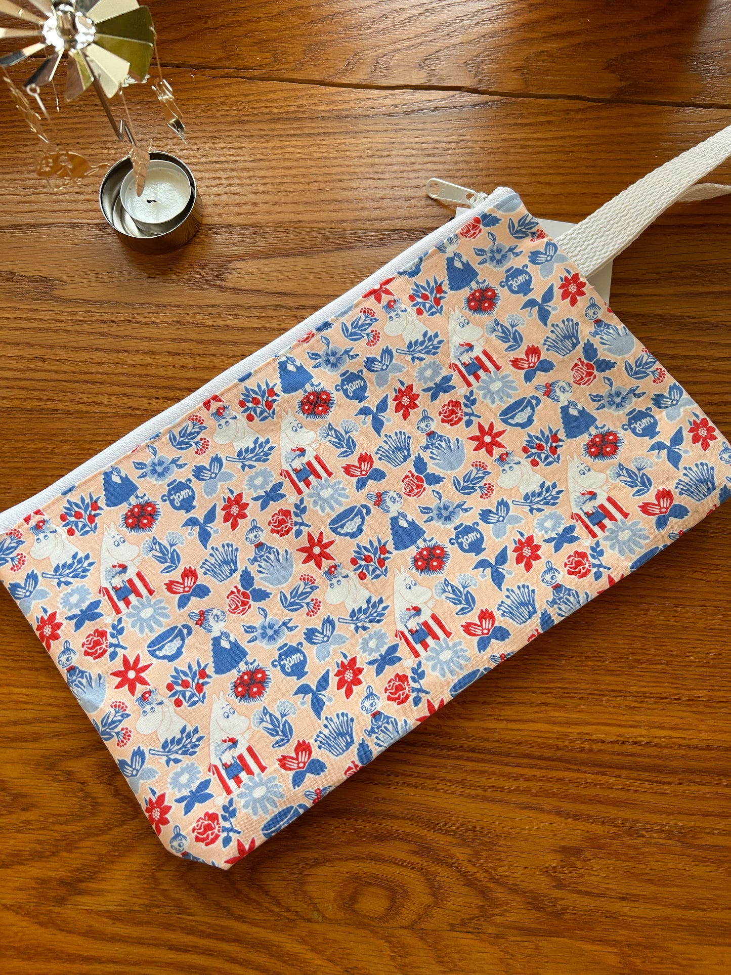 Tangled Wool Zippered Bag